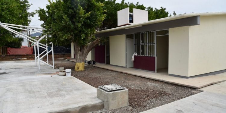 Concluye SCOP reconstrucción de escuela afectada por sismo en Zamora