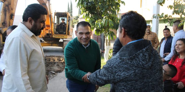 Dignifica Bladimir González vialidades en Tarímbaro