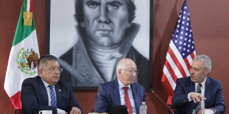 No se permitirá exportar aguacate de huertas ilegales: embajador de USA Ken Salazar