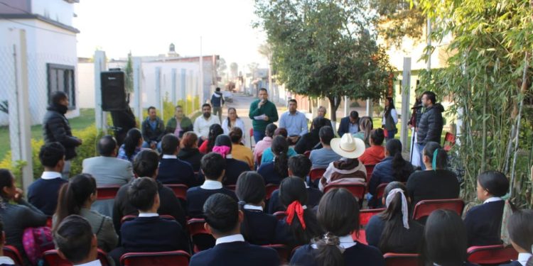 Dignifica Bladimir González vialidades en Tarímbaro