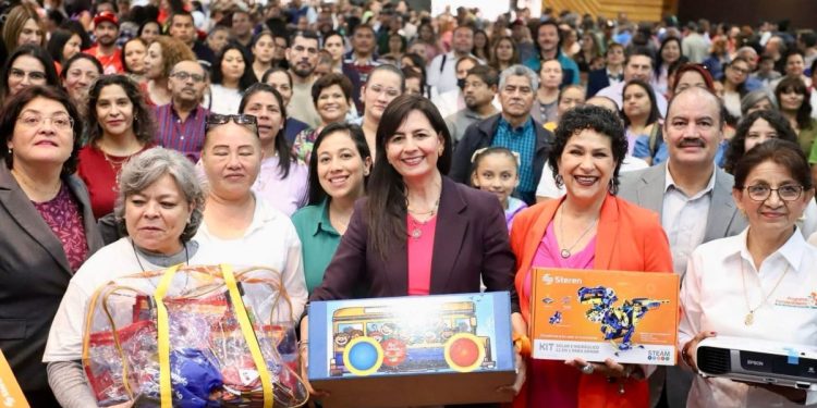 SEE realiza entrega histórica de equipamiento educativo por 27 mdp