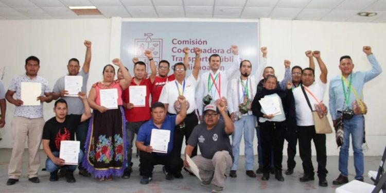 Instituto del Transporte entrega primeros títulos de concesión