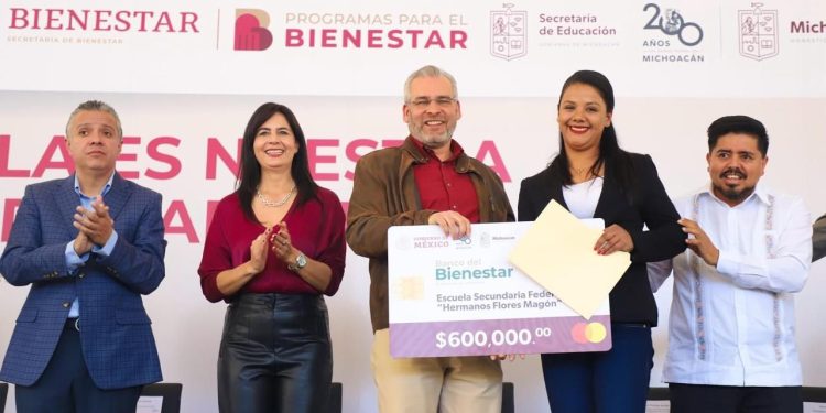 Federación y estado invierten 7 mil mdp para obra educativa en Michoacán