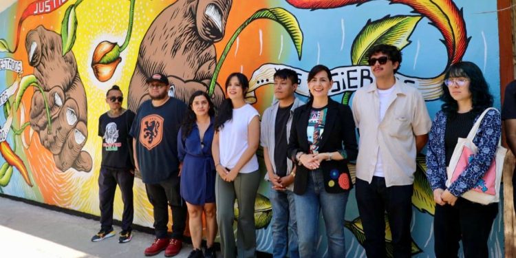 Pintan murales educativos en escuelas por los 200 años de Michoacán