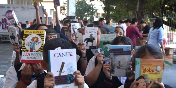 Entregan más de 3 mil libros de Jalo por la Lectura