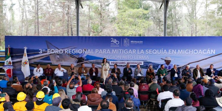 Macarena Chávez: Urgente el tema del agua en Michoacán.