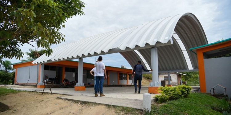 Rehabilitó SCOP plantel del Cecytem en Colola, Aquila