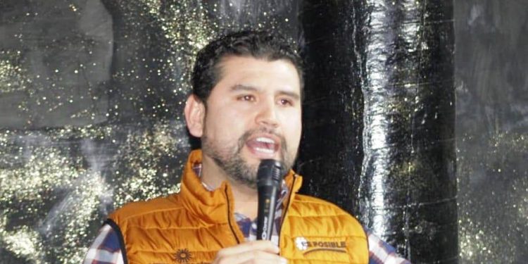 Octavio Ocampo, listo para jugar la diputación federal de Zitácuaro