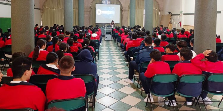 Policía Cibernética capacita a estudiantes de Morelia para una sana convivencia en internet