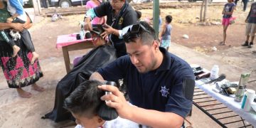 Agentes de la Guardia Civil acercan servicios a población de Arteaga