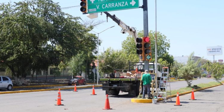 Comienza la modernización y colocación de nuevos semáforos.