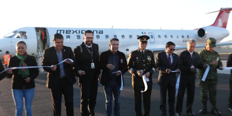 Aterriza en Uruapan el primer vuelo de Mexicana