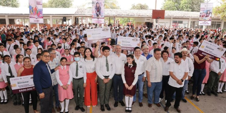 Con La Escuela es Nuestra se dispersarán 27.6 mdp en Apatzingán: Bedolla