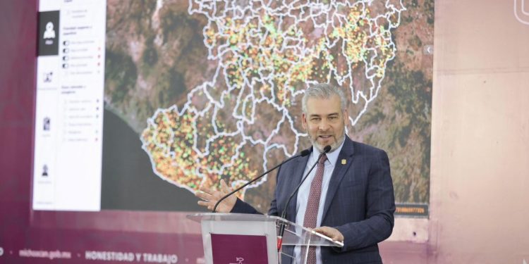 Con reforestación y vigilancia satelital habrá mayor flujo de agua al lago de Cuitzeo: Bedolla