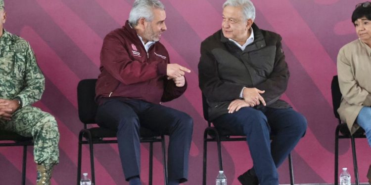 AMLO reconoce aportación de migrantes al desarrollo económico de Michoacán