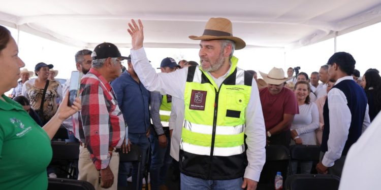 Mejora Bedolla infraestructura carretera; inaugura tramo Venustiano Carranza-Villamar