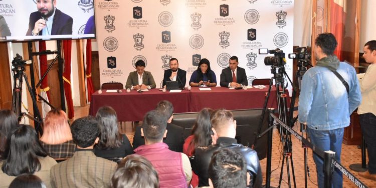 Poder Legislativo, sede de Conversatorio con integrantes del Parlamento Juvenil Universitario