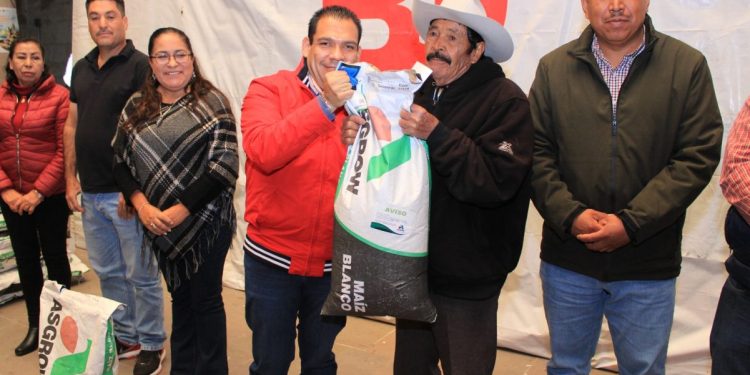 Entrega Buen Gobierno de Tarímbaro dotaciones de Semilla Elotera