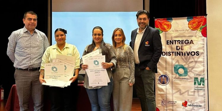 Entrega Sectur distintivos a empresas michoacanas por calidad higiénica