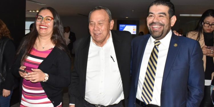 Huacus asume la coordinación del Grupo Parlamentario del PRD en San Lázaro