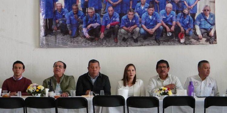 Felicita Ivonne Pantoja a boleros agremiados en Morelia