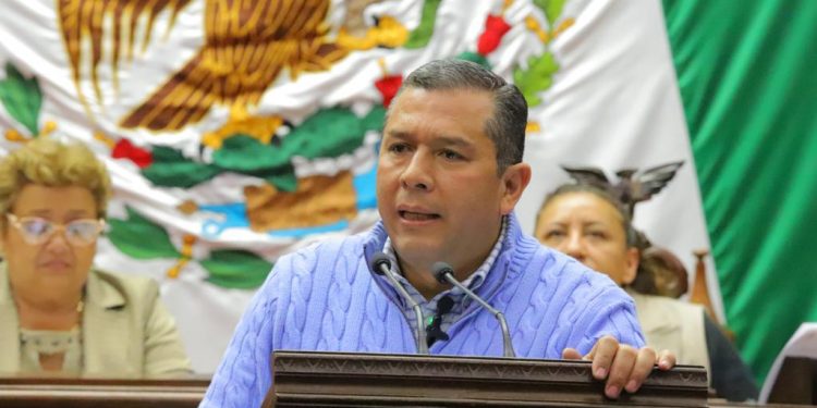 Juan Carlos Barragán busca por ley garantizar programa de apoyo a familias de menores con cáncer