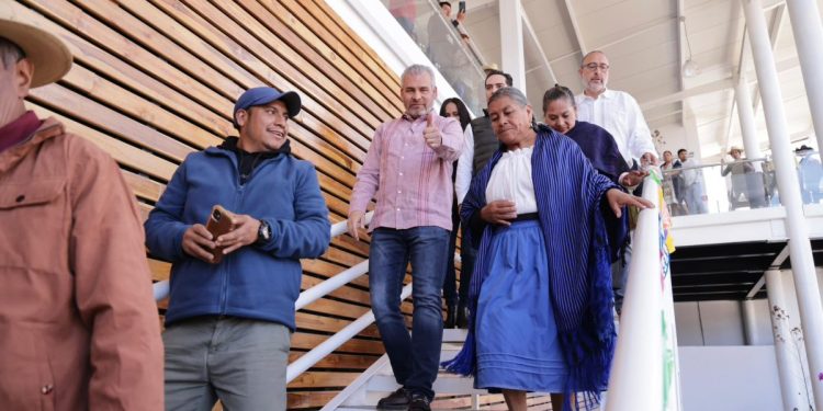 Abre sus puertas nuevo mercado comunal de Cherán; obra de inversión estatal