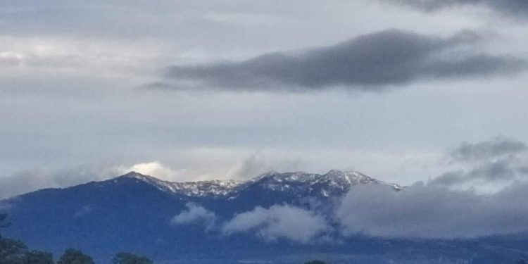 Cae nieve en Pico de Tancítaro; PC pide extremar precauciones