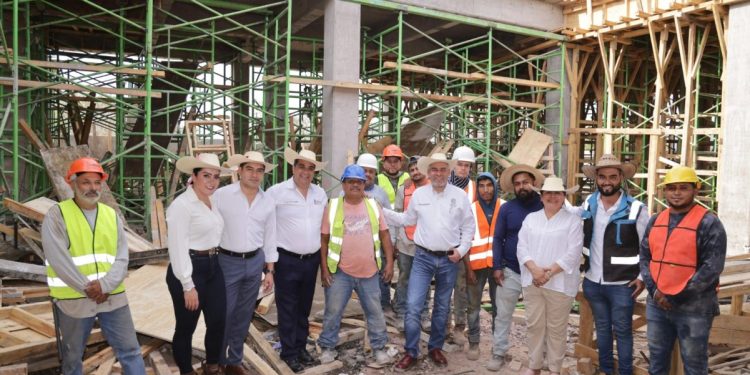 Supervisa Bedolla construcción del Centro de Salud Mental y Adicciones en Huetamo