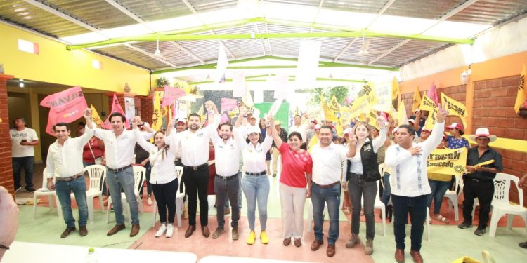 Araceli Saucedo compromete combate a la corrupción y recuperar programas sociales durante su visita en Juárez