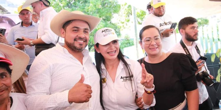 Con gran entusiasmo y festejo Tuzantla refrenda su apoyo a Araceli Saucedo