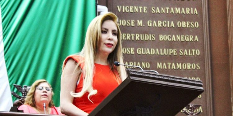 Llama Belinda Hurtado a activar el Tren Purépecha