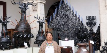 Con un candelabro de 25 velas Esperanza Ceja ganó en Concurso Artesanal de Uruapan