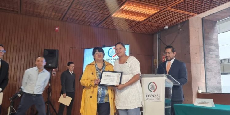 Galardonan a Celeste Ascencio por alta productividad legislativa