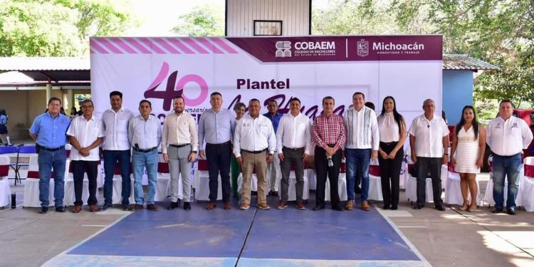 Llama Reyes Galindo a los jóvenes a participar en la construcción de las políticas públicas de Michoacán