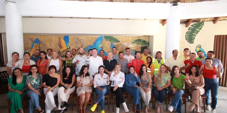 Empresarios de Lázaro Cárdenas respaldan a Araceli Saucedo