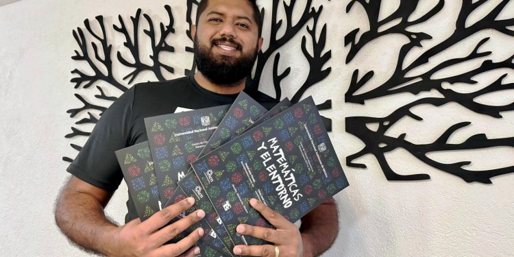Maestro multiplica logros de Michoacán con libro de matemáticas