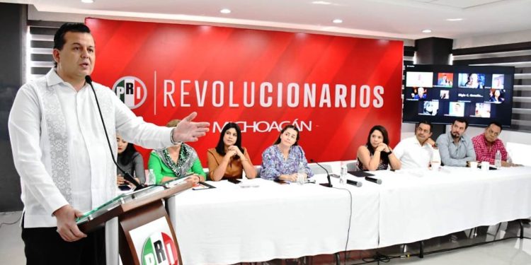 Tiende Memo Valencia la mano al PAN para construir en Morelia