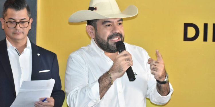 El Seguro Popular volverá a los hospitales públicos, compromete Paco Huacus