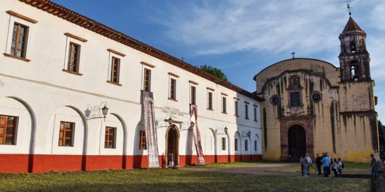 Remóntate a la época virreinal y maravíllate con el Antiguo Colegio Jesuita