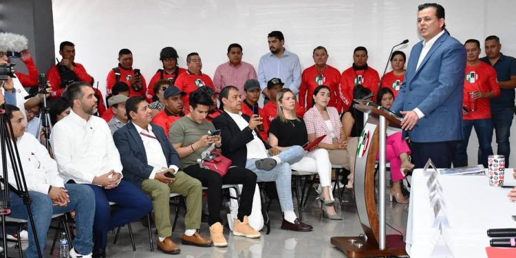 Presenta René Valencia carta de intención para ser considerado candidato del PRI a la alcaldía de Morelia