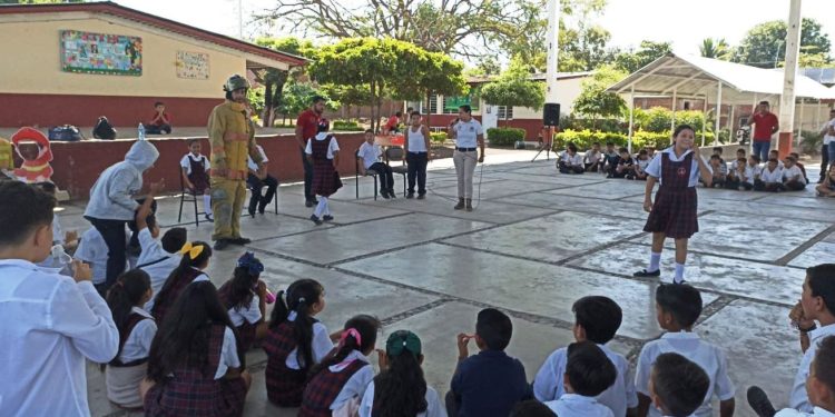 Escuelas reciben capacitación de primeros auxilios