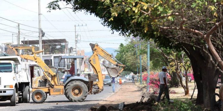Informa Alfonso Martínez sobre reducción de carriles en av. Quinceo por obra peatonal