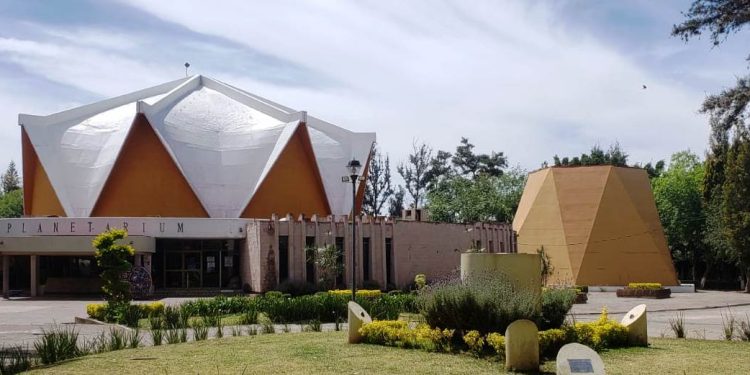 SEE invita a descubrir el universo en el Planetario de Morelia