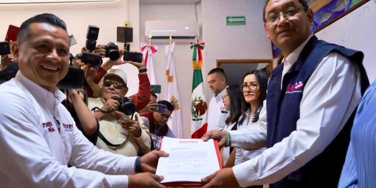 Carlos Torres Piña se registra como candidato de Morena al gobierno de Morelia