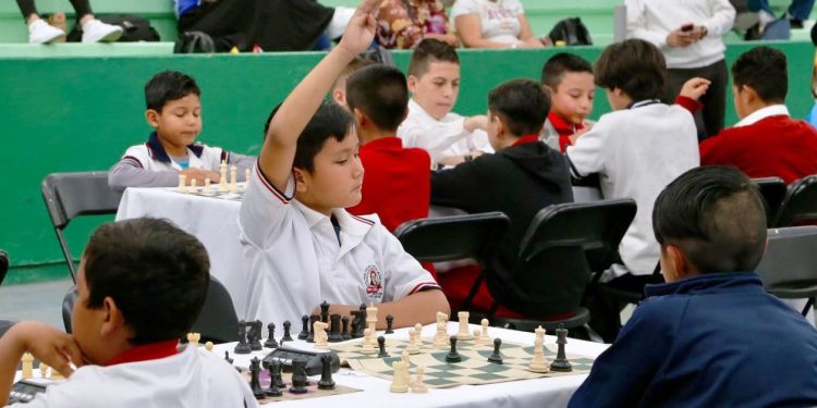 Estudiantes de Zamora y Aquila ganan torneo estatal de ajedrez