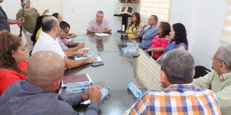 Rinden protesta síndico y regidores suplentes en Apatzingán