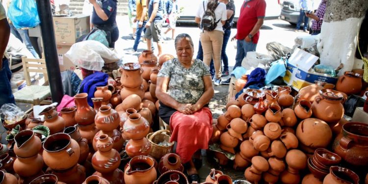 Encuentra las artesanías más representativas de Michoacán en el tianguis de Uruapan