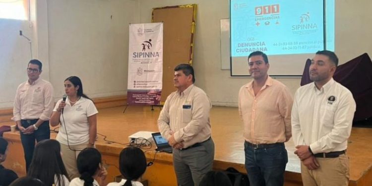 Imparte FGE conferencia en materia de Trata de Personas a estudiantes del CECyTEM, plantel Lázaro Cárdenas