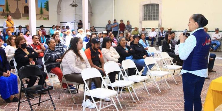 Continúa Julieta Gallardo con la apuesta por trabajo mano a mano con la población